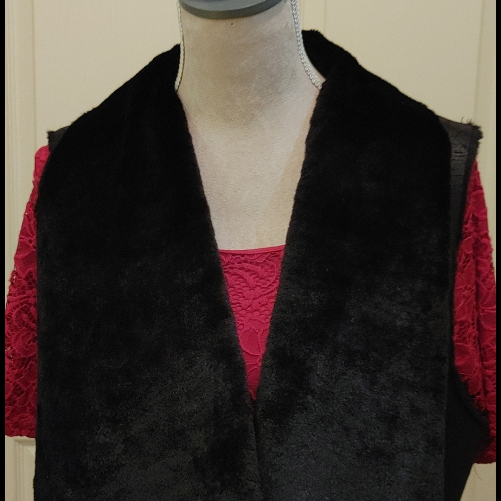 Non Leather Faux fur vest - Picture 3 of 13